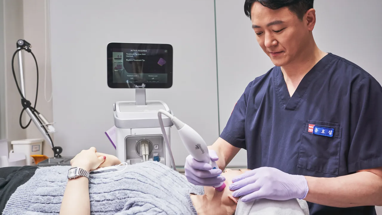 Dr. Hyo Seop Ryu performing a lifting treatment on a patient at Wells Clinic